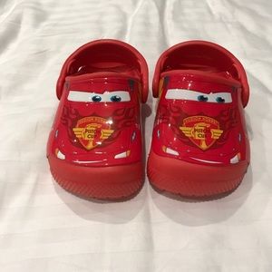 NWOT Lightning McQueen boys Crocs